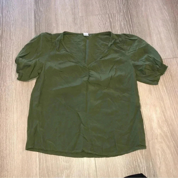 Old Navy Women’s Tshirt Bundle Size XS And Small - Picture 2 of 4